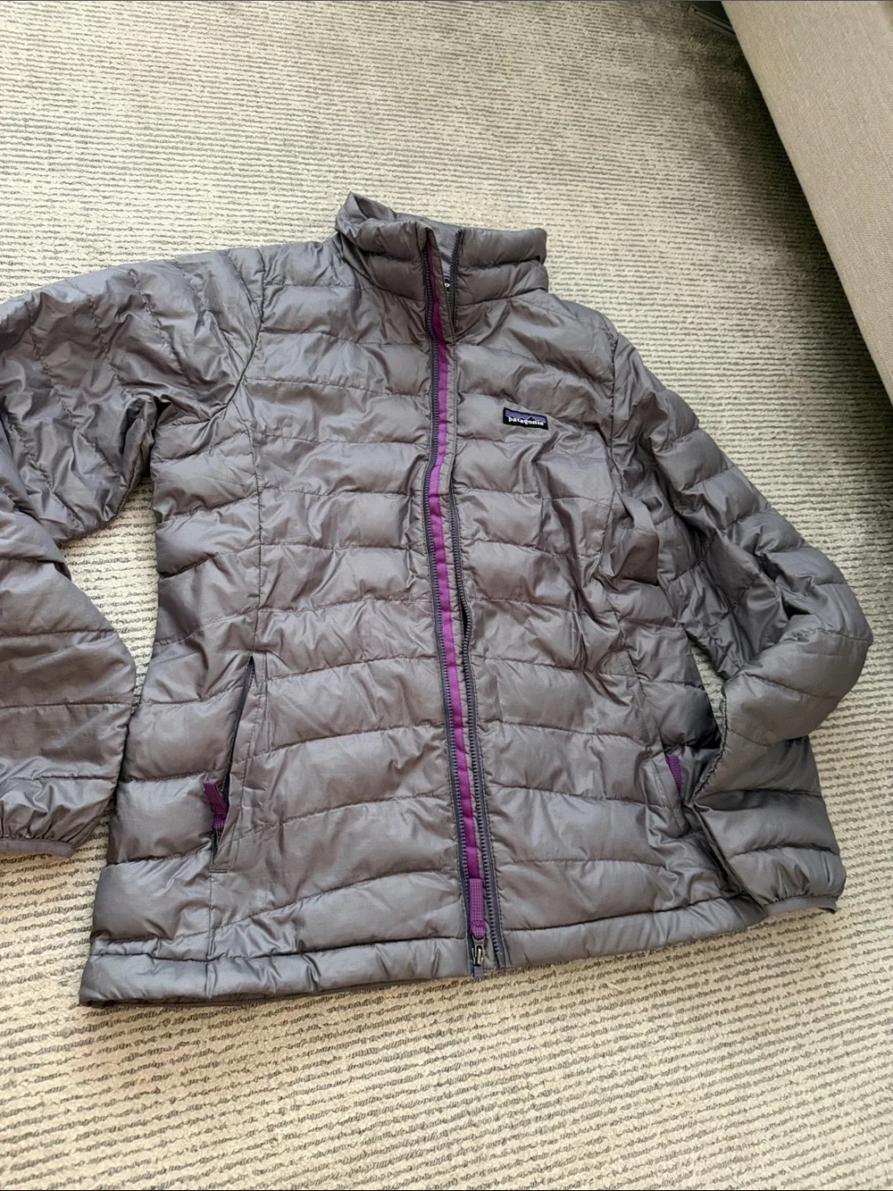 Patagoni girls size 16-18 xxl light purple/gray Puffer Jacket with Purple Trim